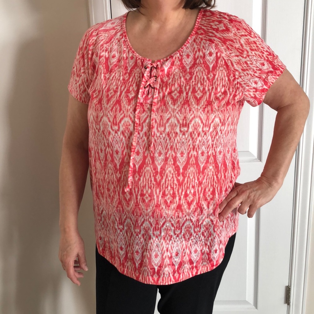 ⭐️ 2/$10 ⭐️ White & Pink Spring/Summer Raglan Sleeves T-Shirt